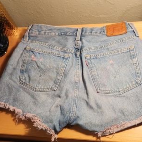 501 Levi's Shorts size 29 pink distressed - Picture 4 of 8